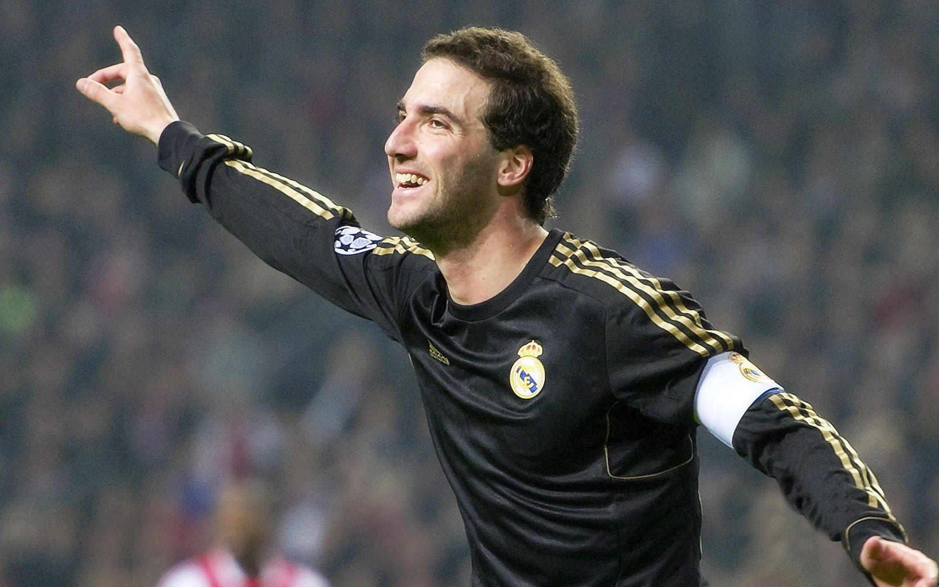 土超赛场现戏剧性一幕，大连旧将博阿滕补时冲突中冷静打空门，罕见进球引热议